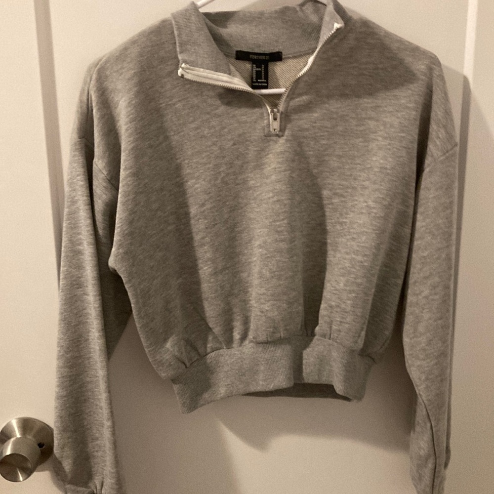 grey cropped crew neck